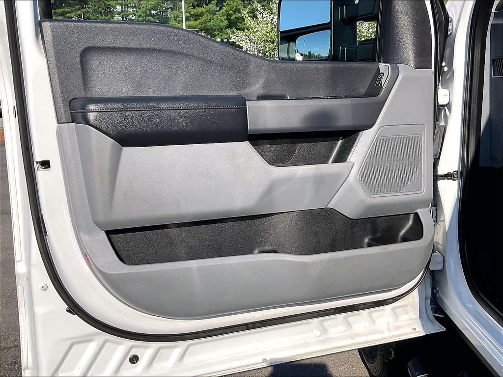 Used 2023 White Ford XL image 9