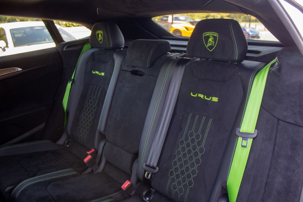 Used 2024 White Lamborghini Performante image 22