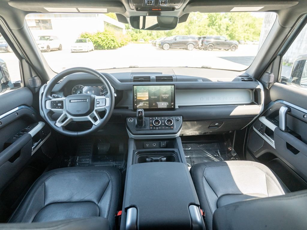 Used 2023 Blue Land Rover X-Dynamic SE image 18