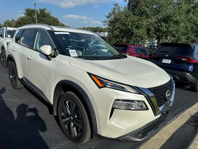 Used 2023 White Nissan SL image 2