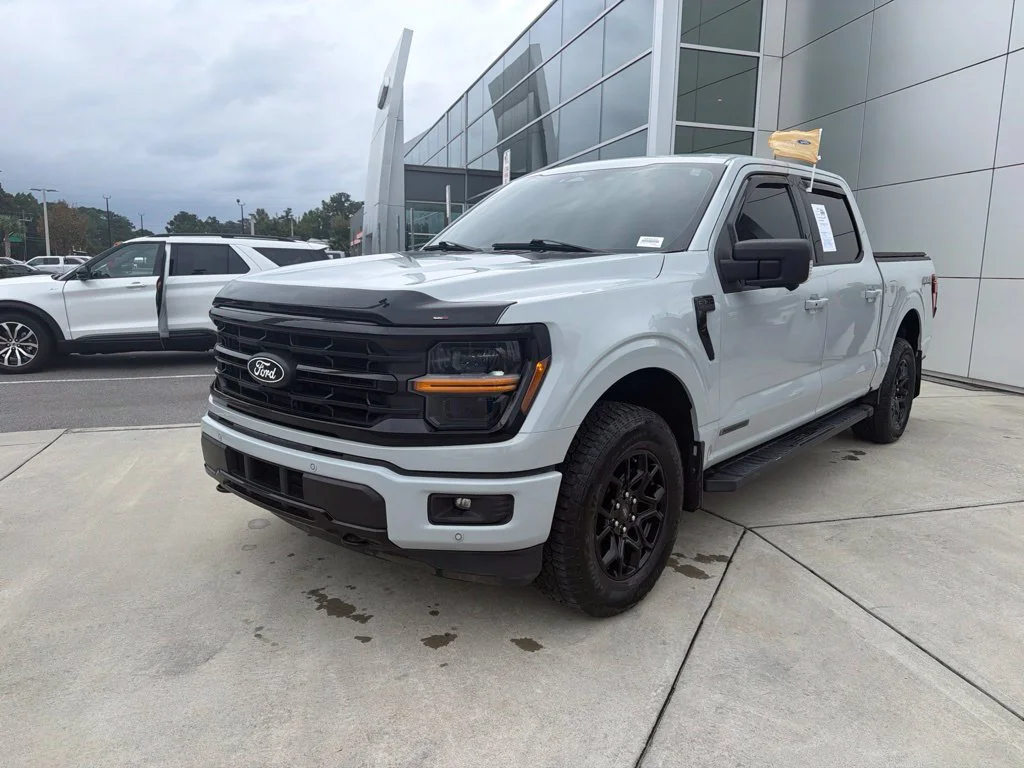 Certified Used 2024 Avalanche Ford XLT image 4