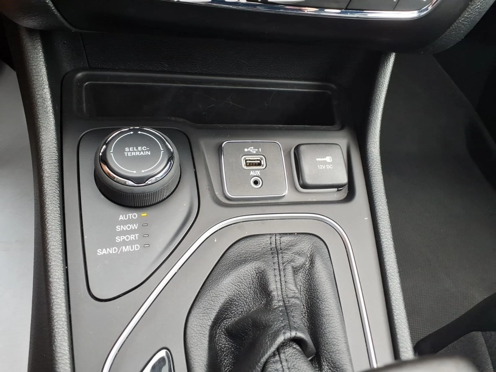Used 2022 Diamond Black Crystal Pearlcoat Jeep Latitude Lux image 21