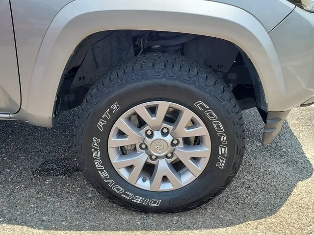 2019 Toyota Tacoma SR5 - Photo 6