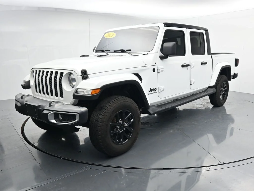 Used 2021 White Jeep Sport image 3