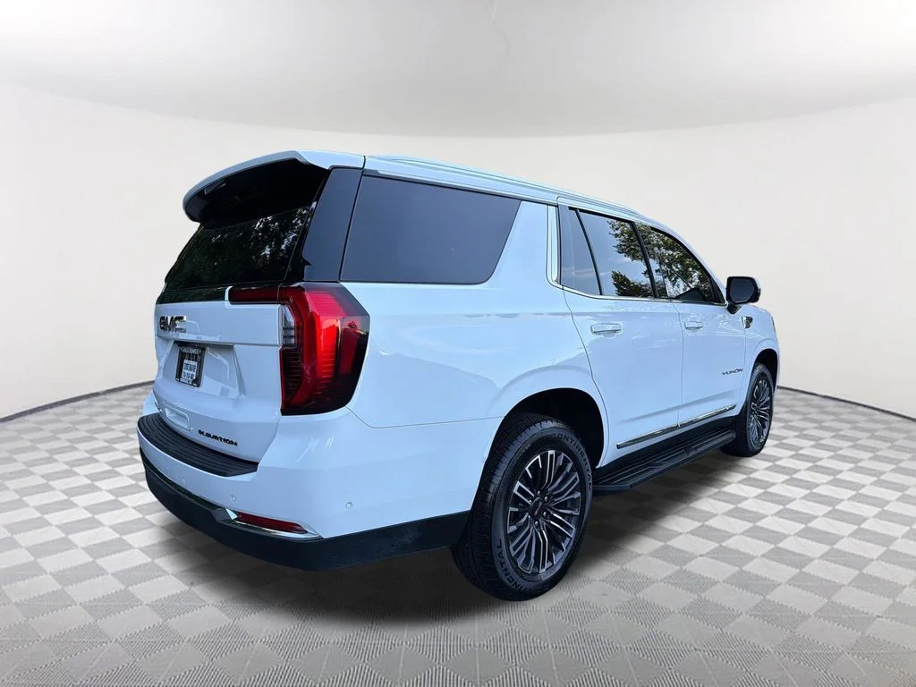 Used 2025 White GMC Elevation image 5