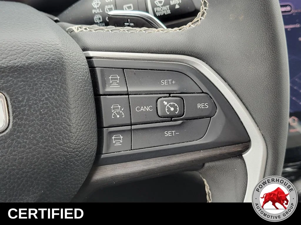 Used 2023 Silver Jeep Limited image 31