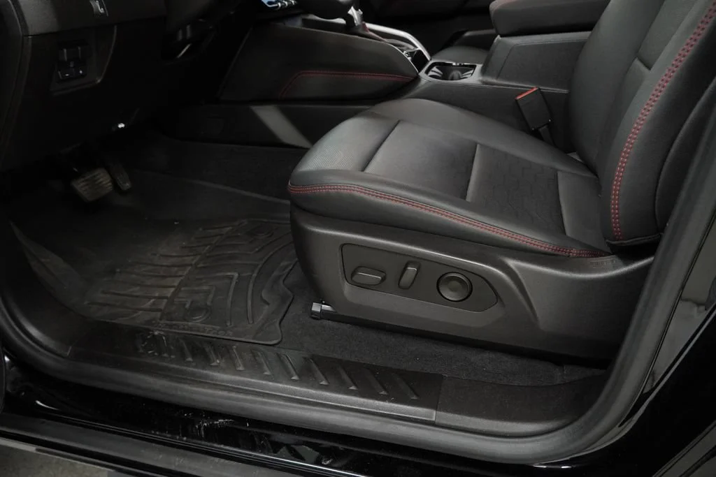 Used 2024 Black Chevrolet Z71 image 23