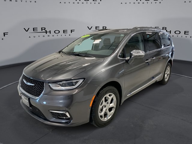 2022 Chrysler Pacifica Limited's photo