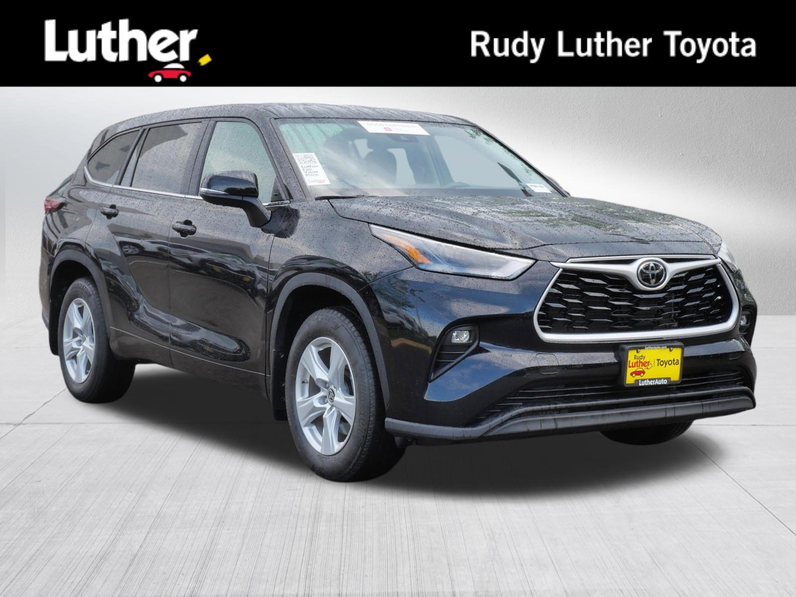 2024 Toyota Highlander LE AWD's photo