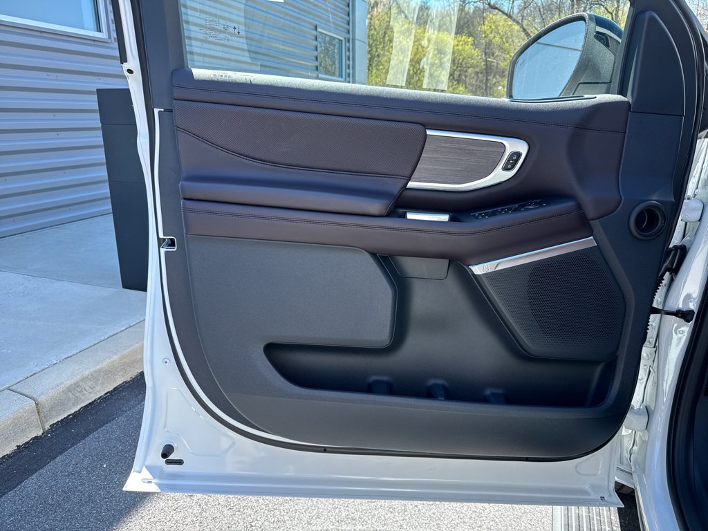New 2026 Star White Metallic Tri-Coat Ford Platinum image 27
