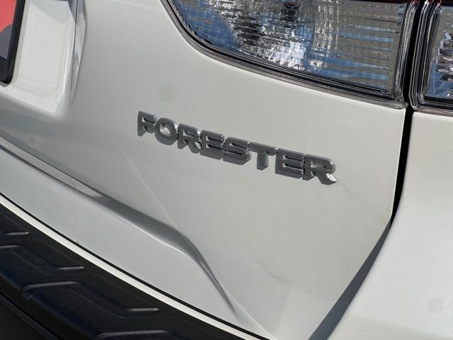 Used 2019 White Subaru Base image 24