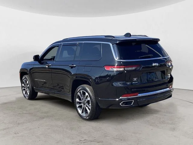 Used 2023 Diamond Black Jeep Overland image 3