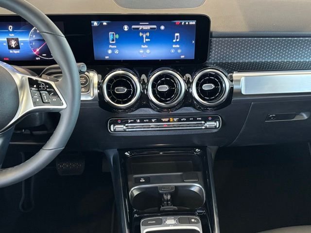 New 2026 Polar White Mercedes-Benz GLB 250 image 21