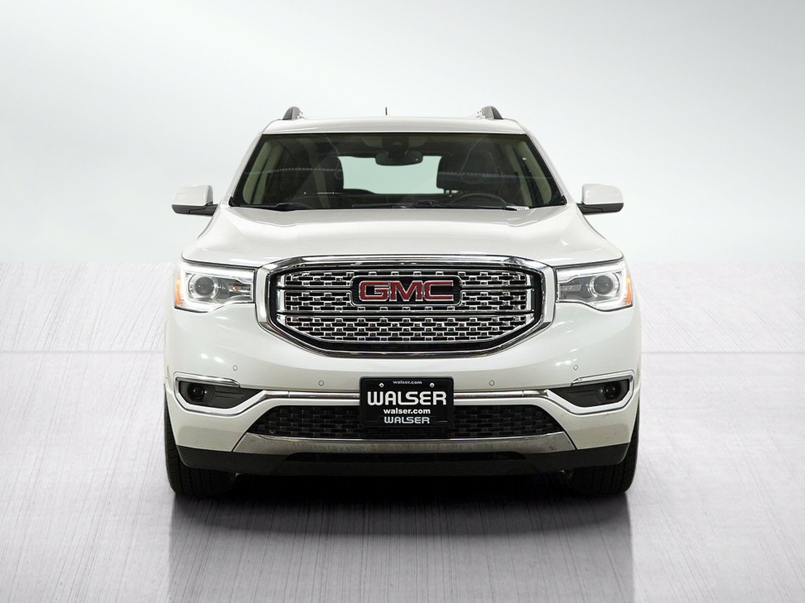 Used 2018 White Frost Tricoat GMC AWD 4dr Denali image 8
