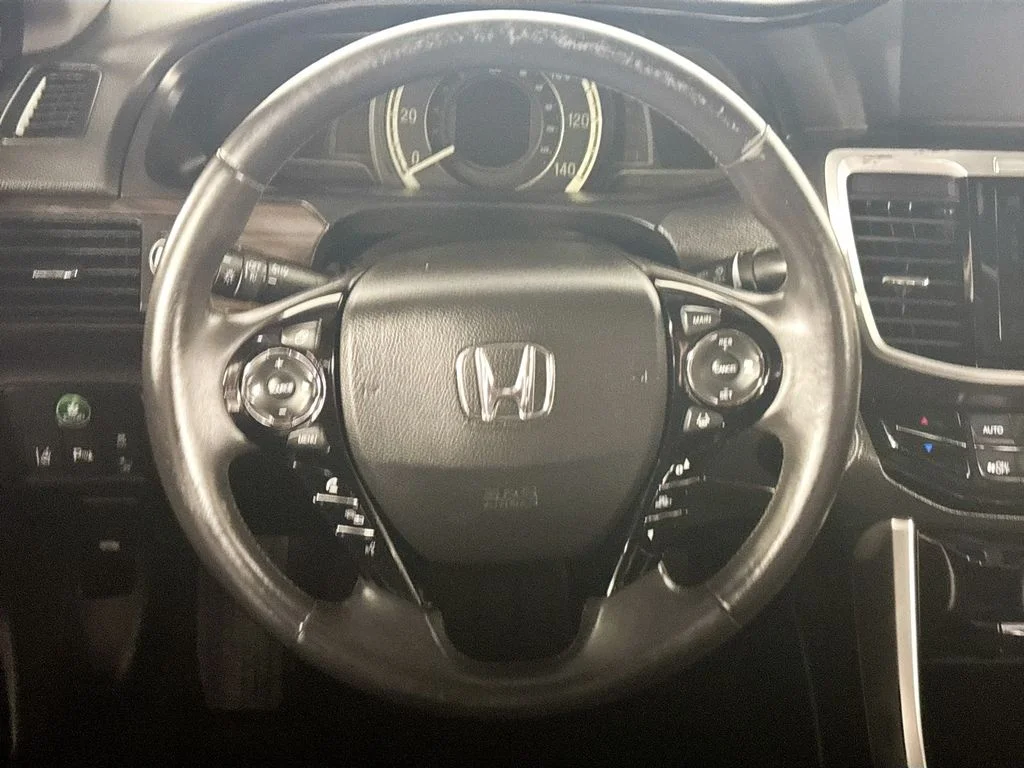Used 2017 White Honda Touring image 13