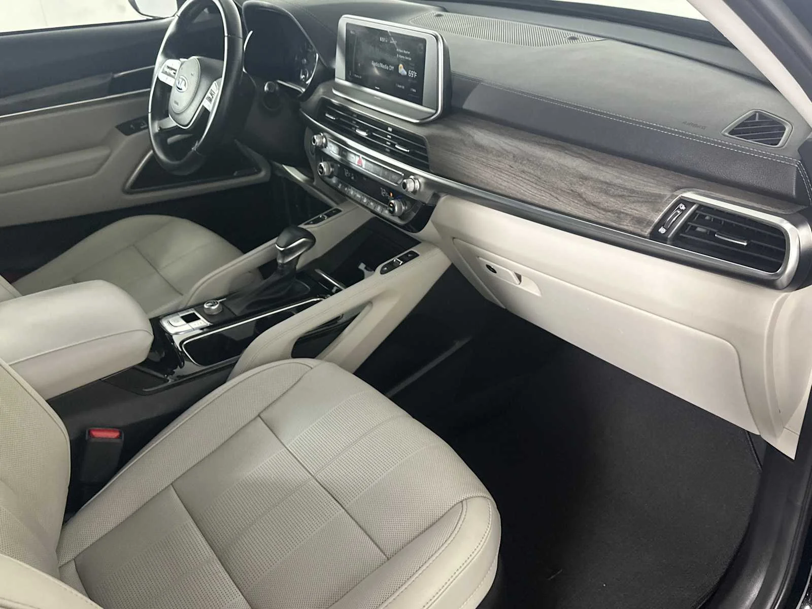 Certified Used 2020 Ebony Black Kia EX image 17