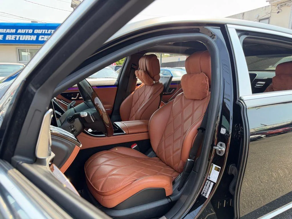 Used 2024 Black Mercedes-Benz Maybach S 580 image 21