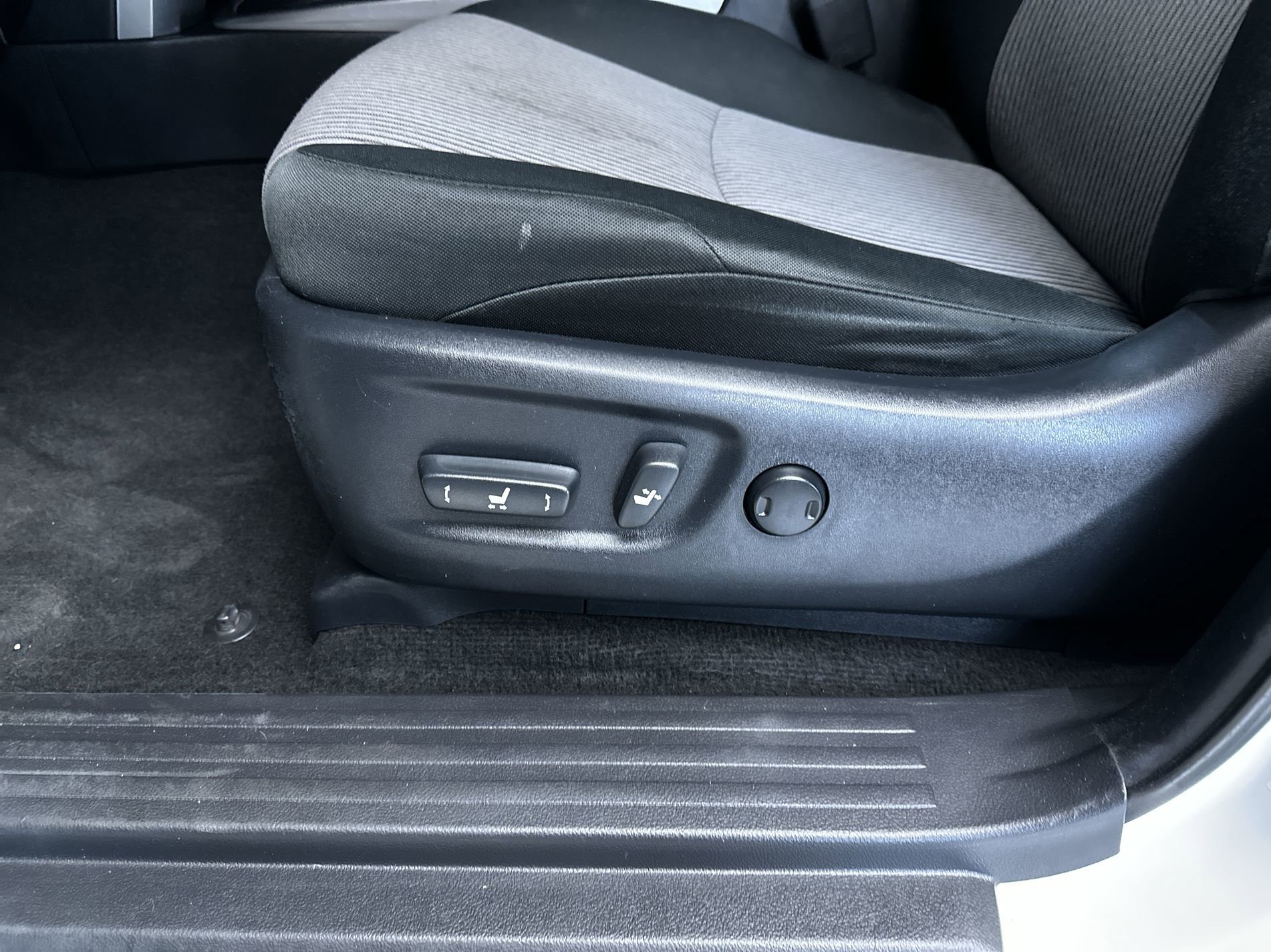Used 2016 Super White Toyota SR5 image 14