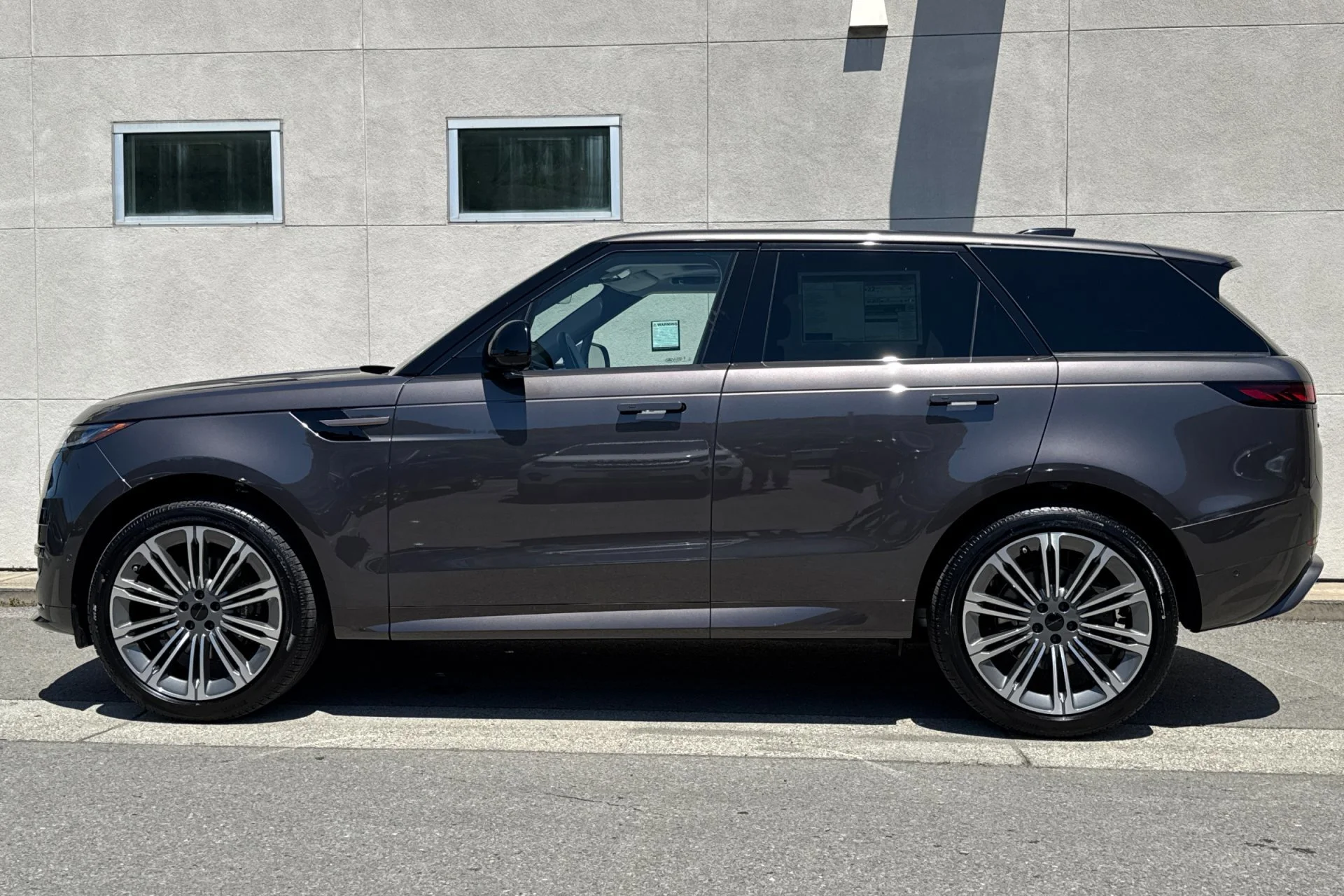 New 2026 Charente Grey Land Rover Dynamic SE image 5