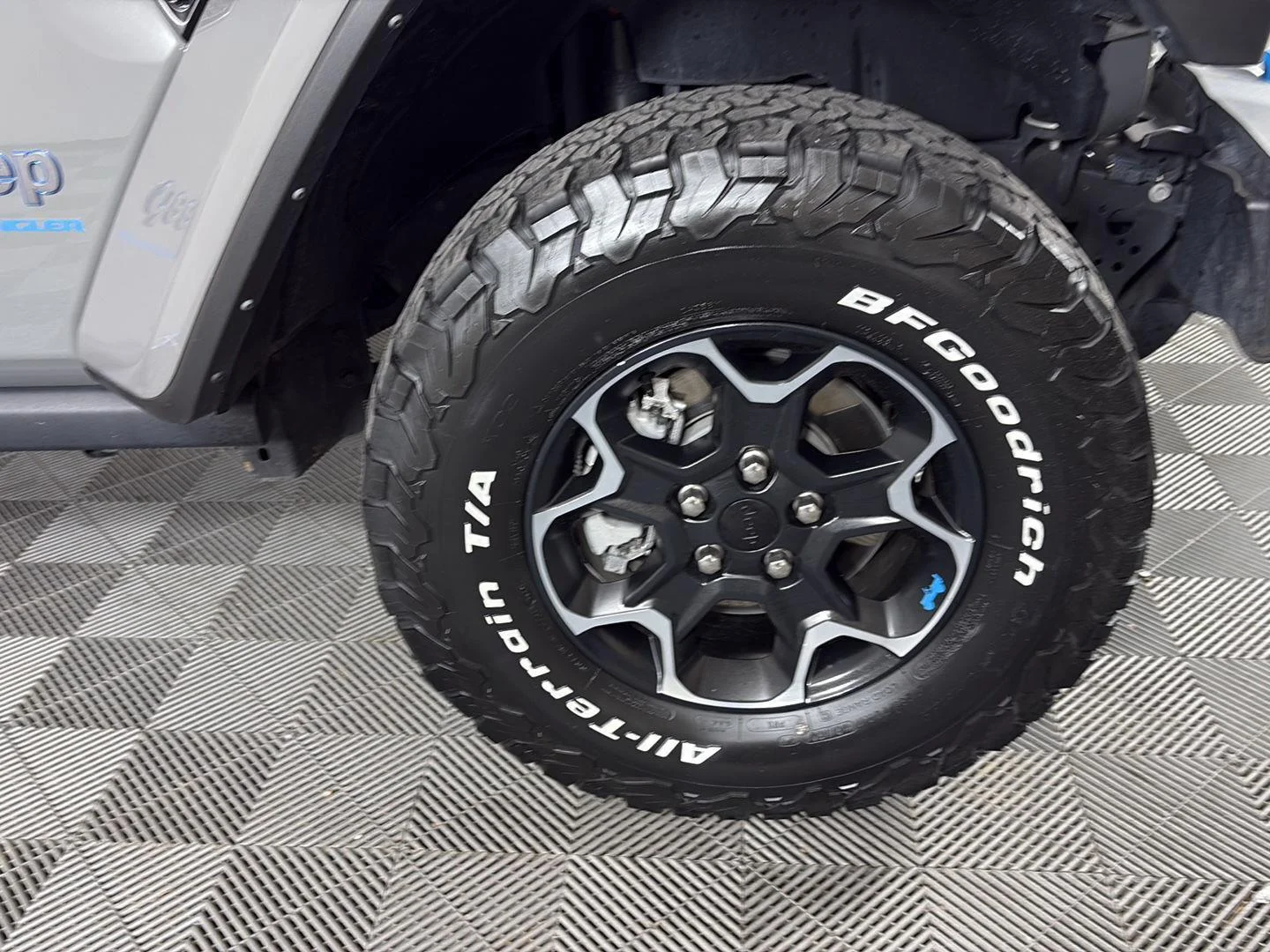 Used 2023 Sting-Gray Clearcoat Jeep Rubicon image 15