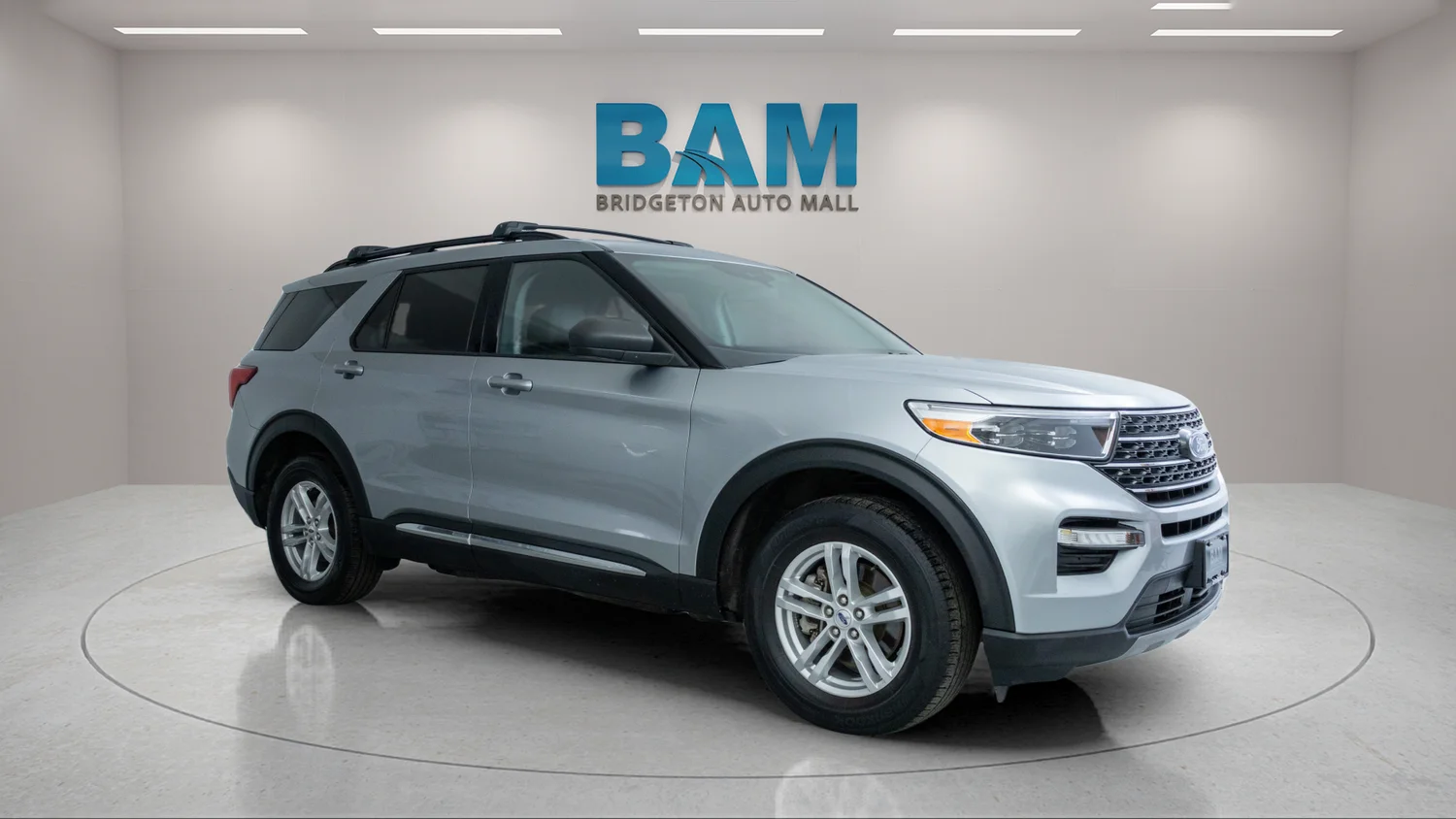 Used 2023 Silver Ford XLT image 1