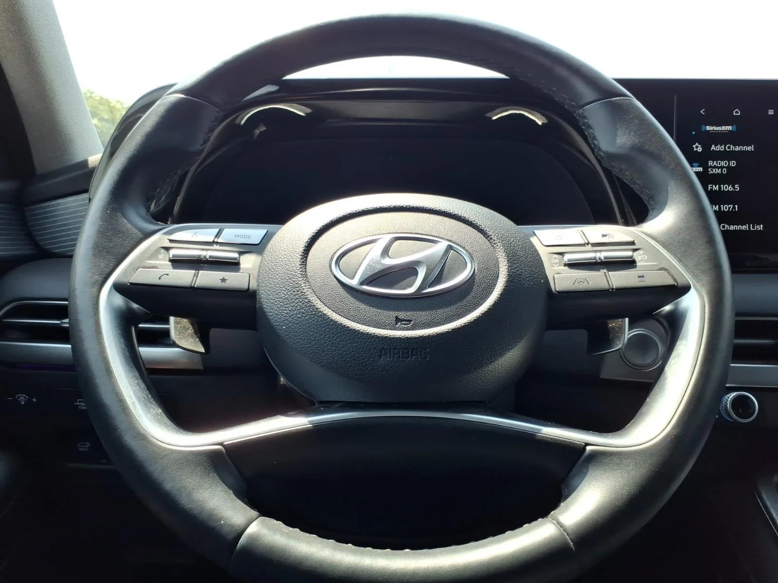 Used 2024 Moonlight Cloud Hyundai Limited image 27