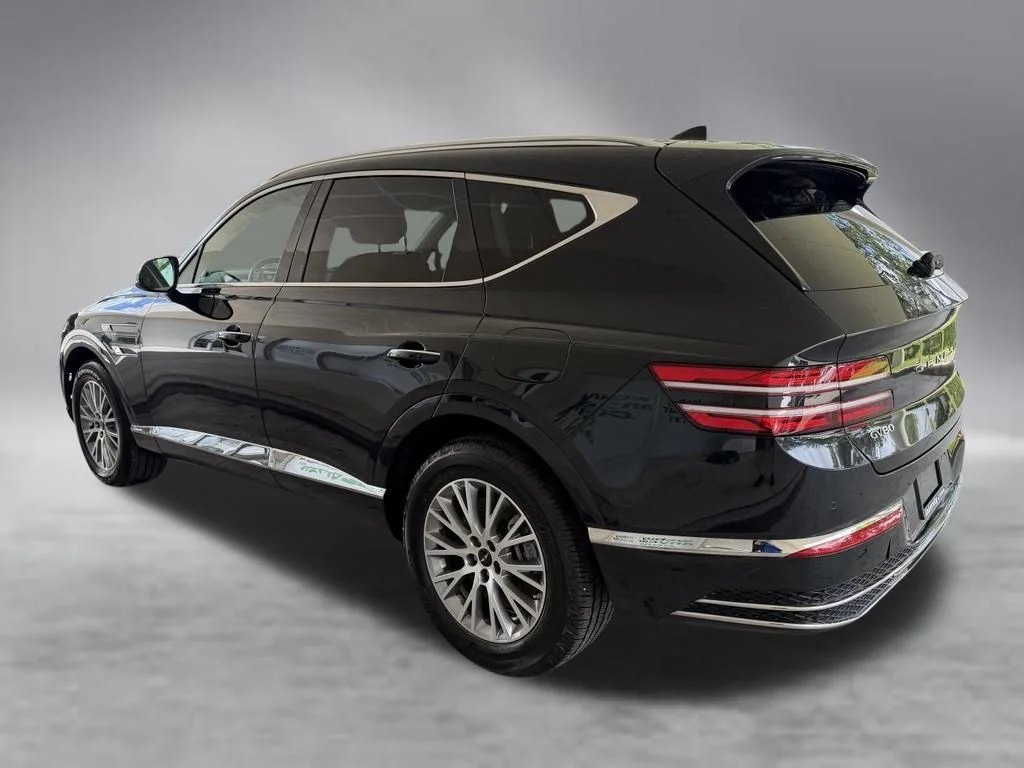 Used 2025 Black Genesis 2.5T image 4