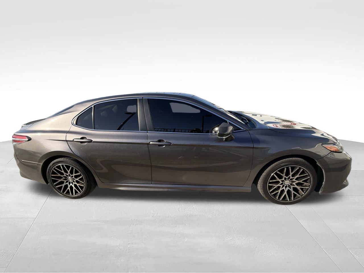 Used 2018 Gray Toyota SE image 3