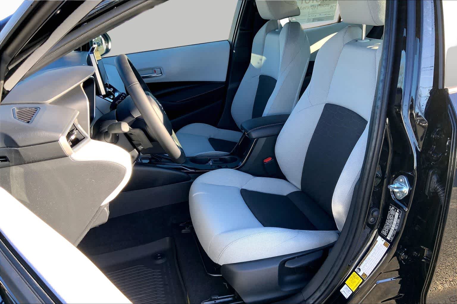 New 2026 Midnight Black Metallic Toyota SE image 9