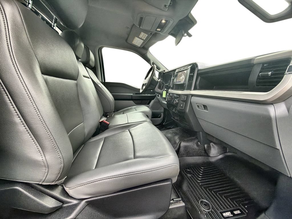 Used 2024  Ford XL image 28