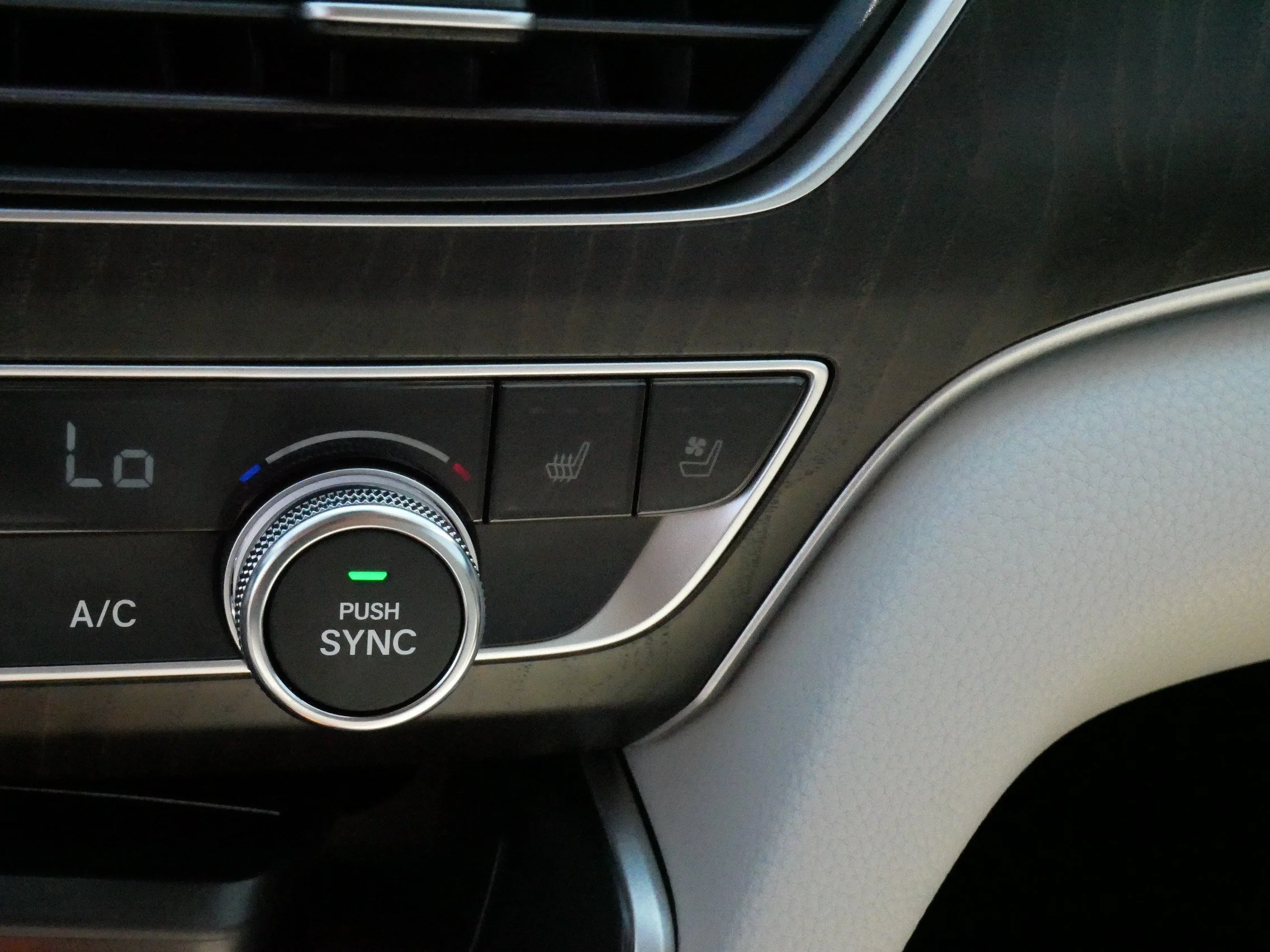 Used 2019 Platinum White Pearl Honda Touring image 31
