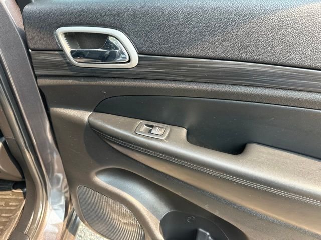 Used 2021 Granite Crystal Metallic Clearcoat Jeep Laredo X image 16