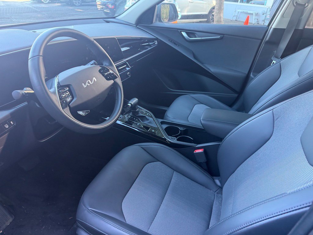 Used 2025 Cityscape Green Kia EX image 11