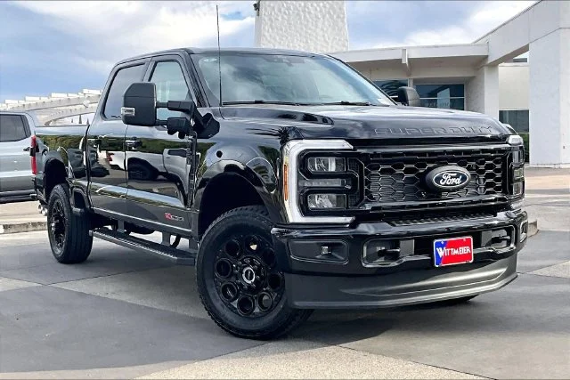 New 2027 Agate Black Metallic Ford F-250® XLT image 2