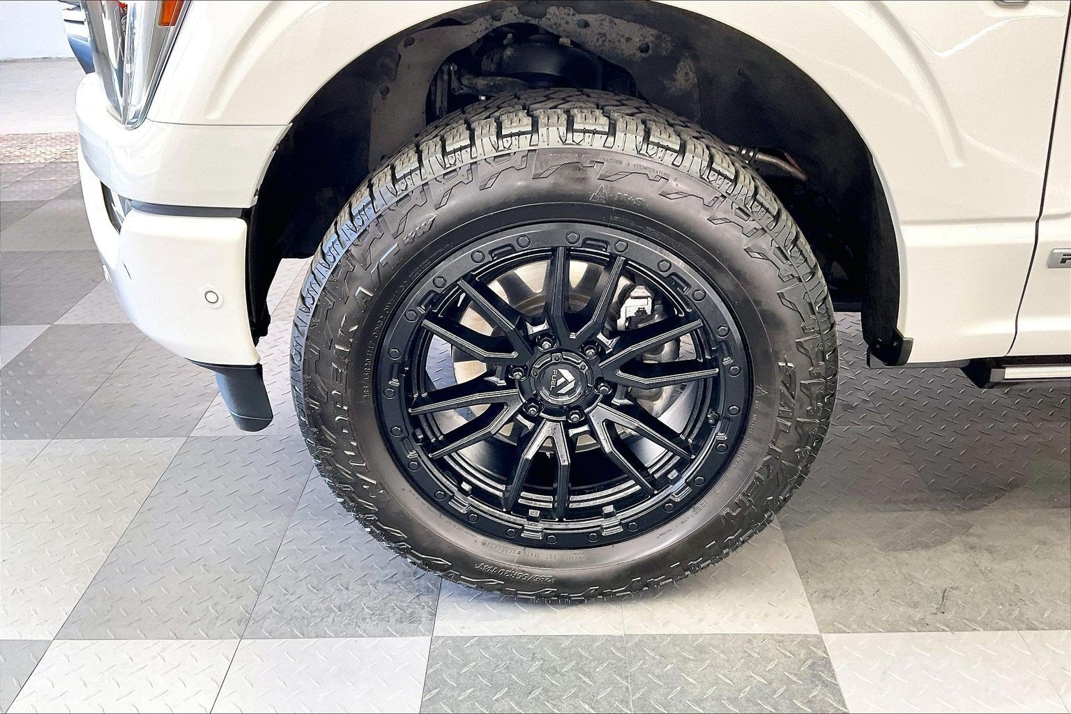 Used 2021 White Ford Limited image 8