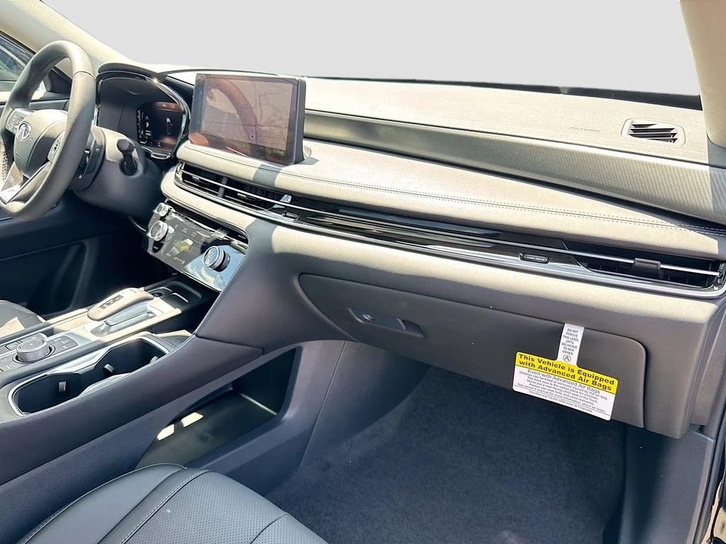 Used 2027 Black INFINITI PURE image 32
