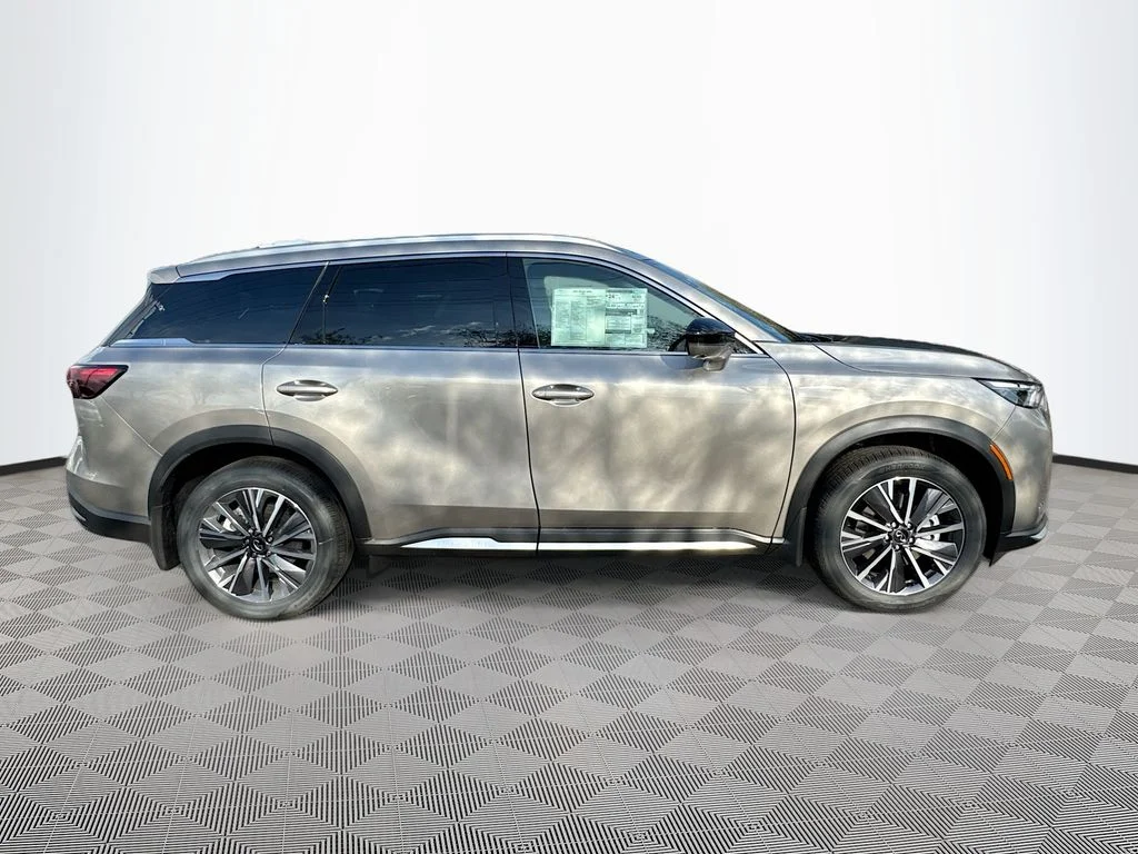Certified Used 2026 Silver INFINITI LUXE image 5