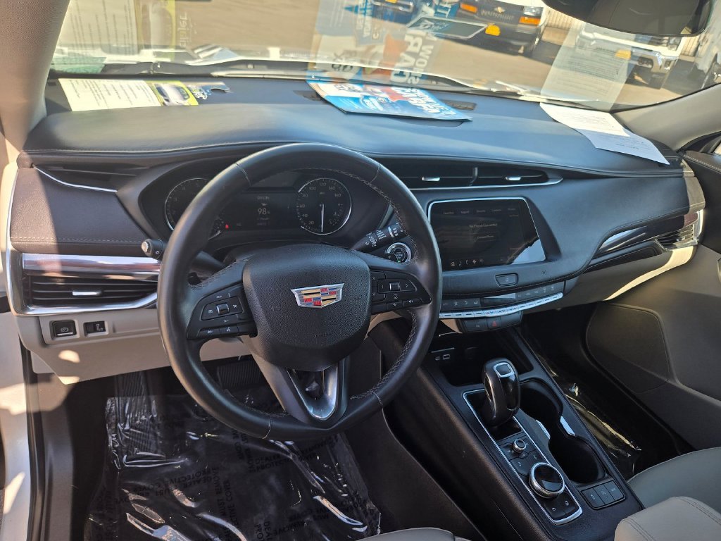 Used 2019 Silver Cadillac Luxury image 6