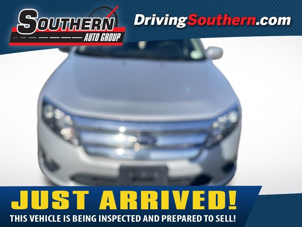 Used 2010 Silver Ford SE image 1