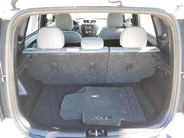 Used 2014 Silver Kia Plus image 9
