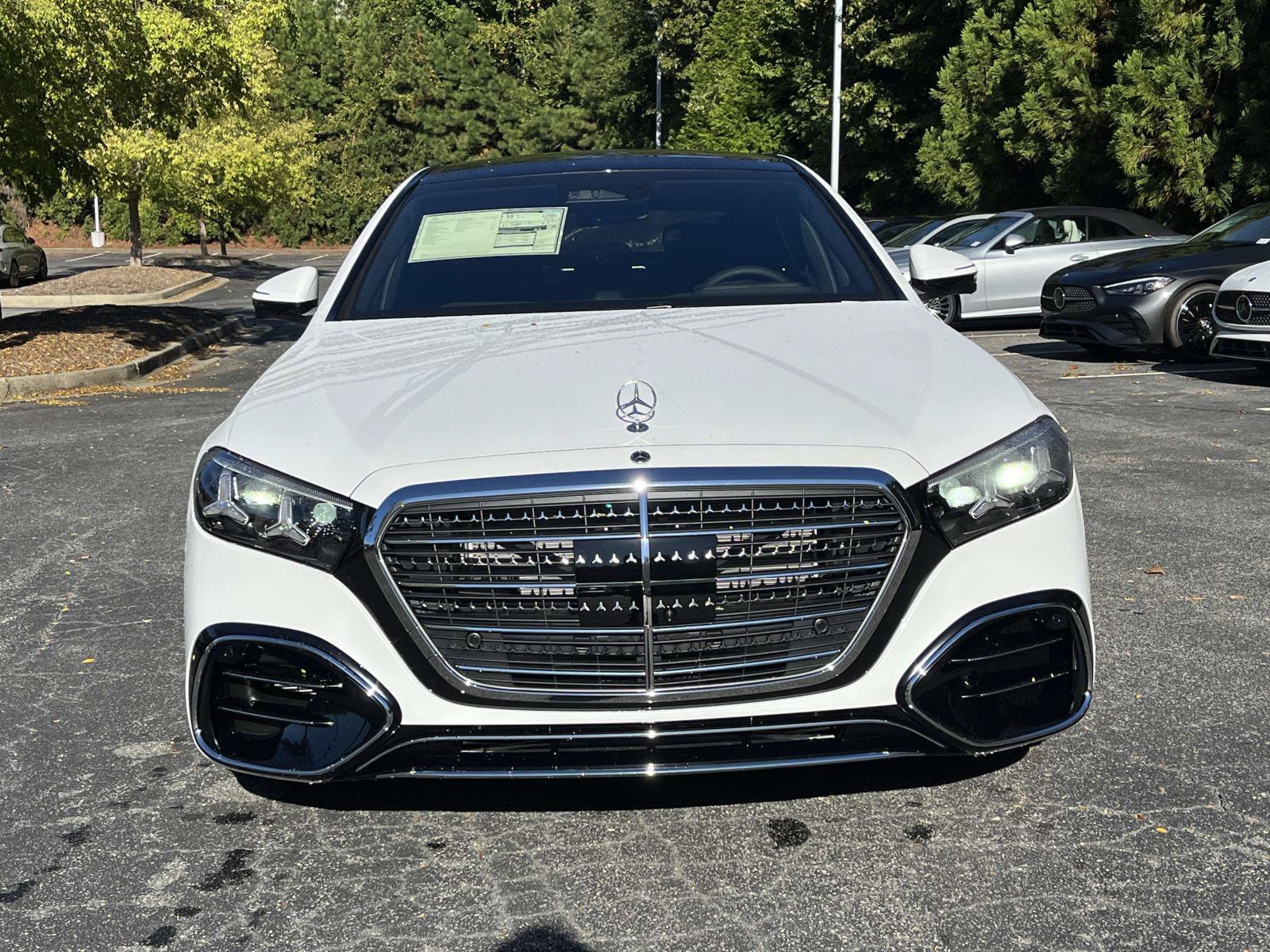 New 2027 MANUFAKTUR Moonlight White Metallic Mercedes-Benz S 580 4MATIC® Sedan image 4