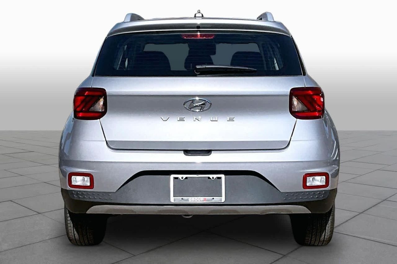 New 2026 Shimmering Silver Hyundai SEL image 4