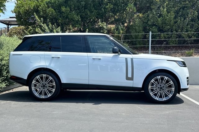 New 2026 Fuji White Land Rover SE image 6