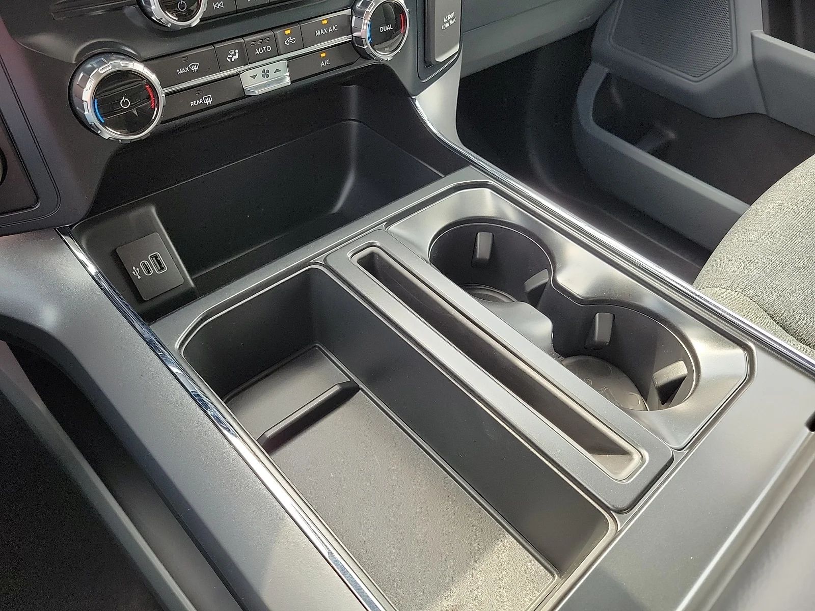 New 2026 Oxford White Ford XLT image 18
