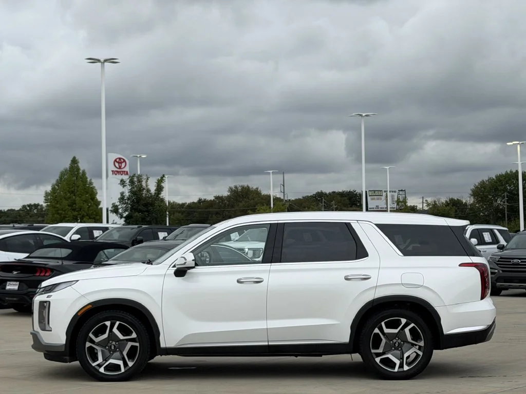Used 2023 White Hyundai Limited image 3