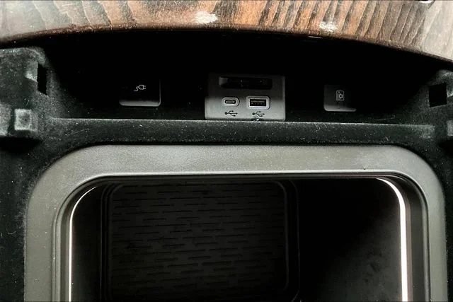Used 2021 Black Raven Cadillac Sport Platinum image 16