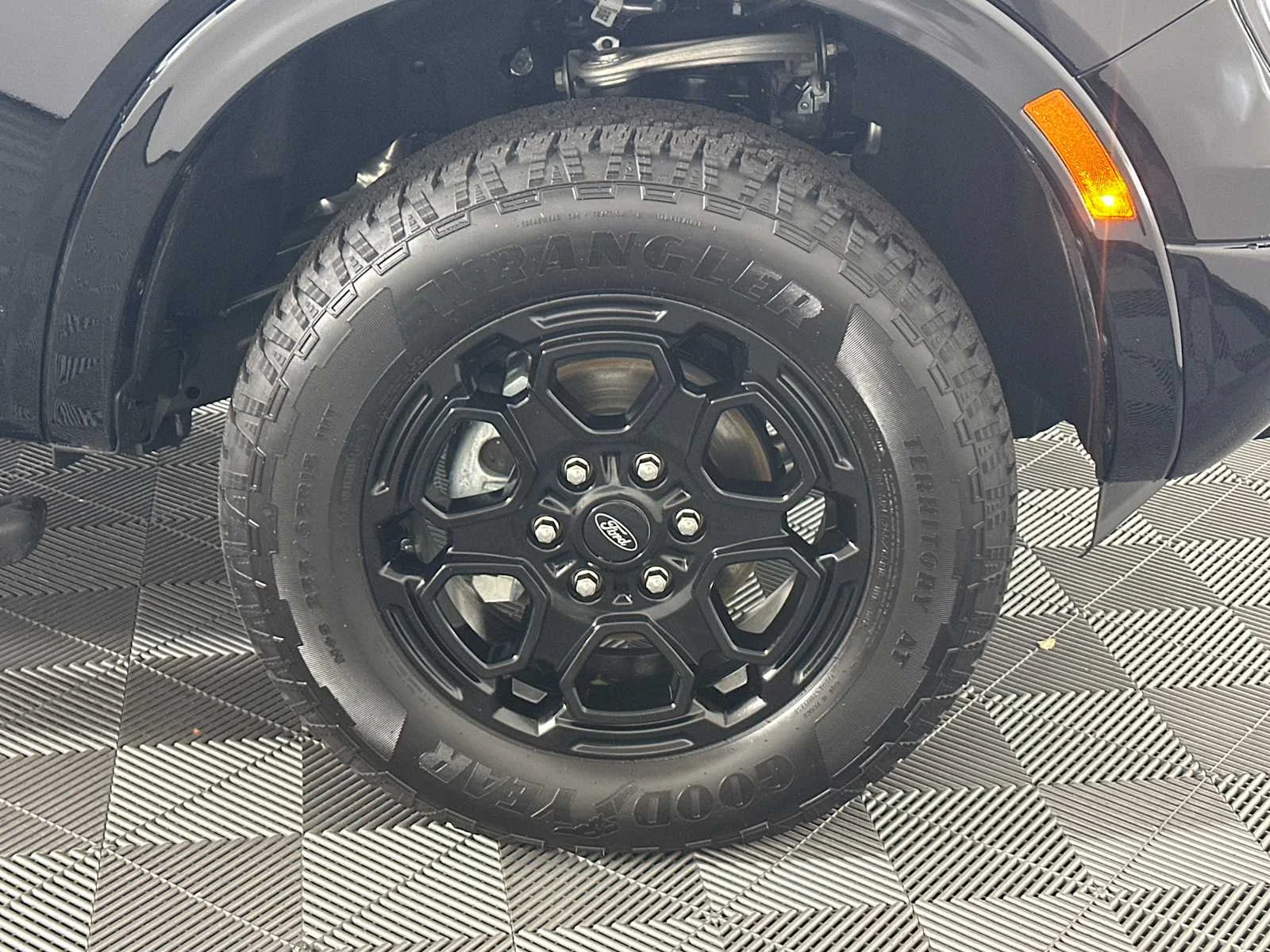New 2025 Shadow Black Ford XLT image 16