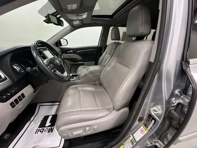 Used 2016 Silver Toyota Limited image 21
