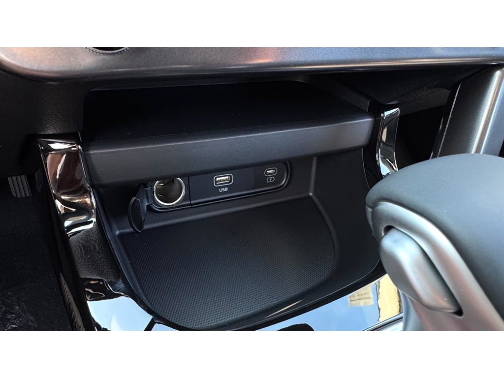 New 2026 Snow White Pearl Kia S image 20