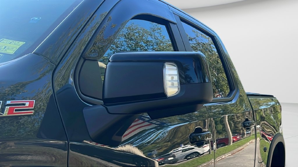 Used 2025 Gray Chevrolet ZR2 image 32